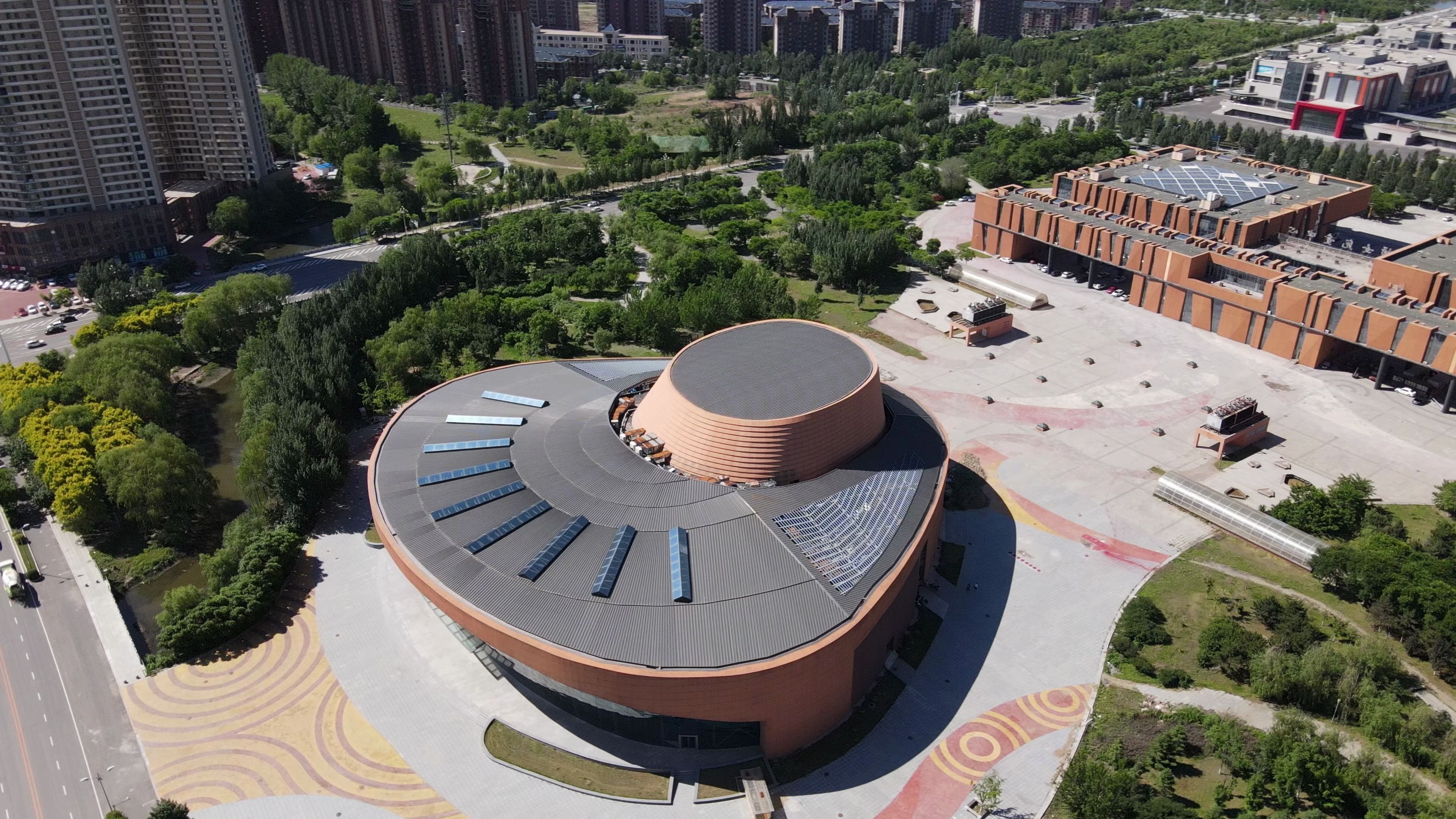 辽阳航空公司首航-辽阳中轴线上的明珠-辽阳大剧院_哔哩哔哩 (゜-゜)