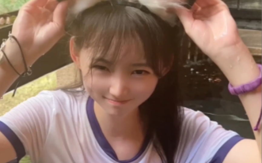 起猛了，看到胡桃在泡温泉…boom！