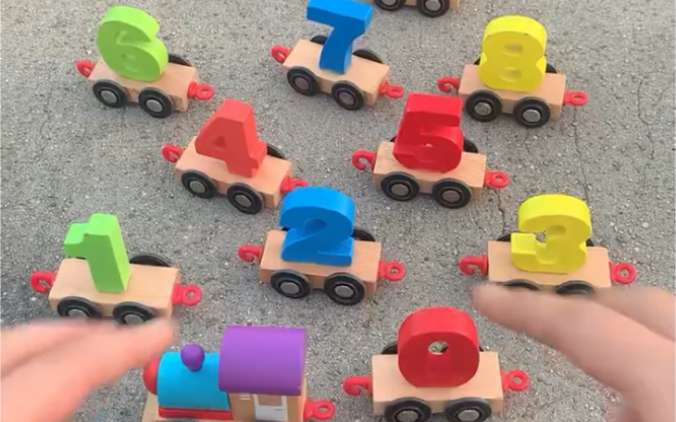 拼图小火车来了