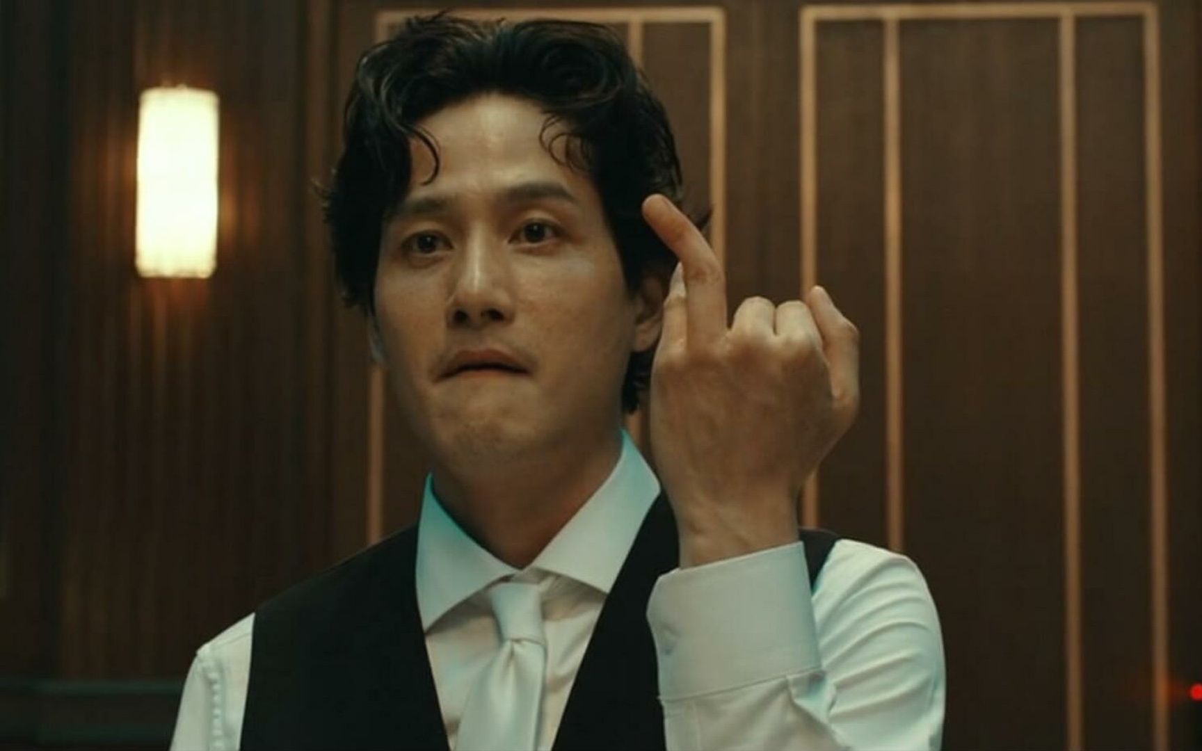 当众击杀比他更坏的集团老板,韩国犯罪片《恶霸警察》