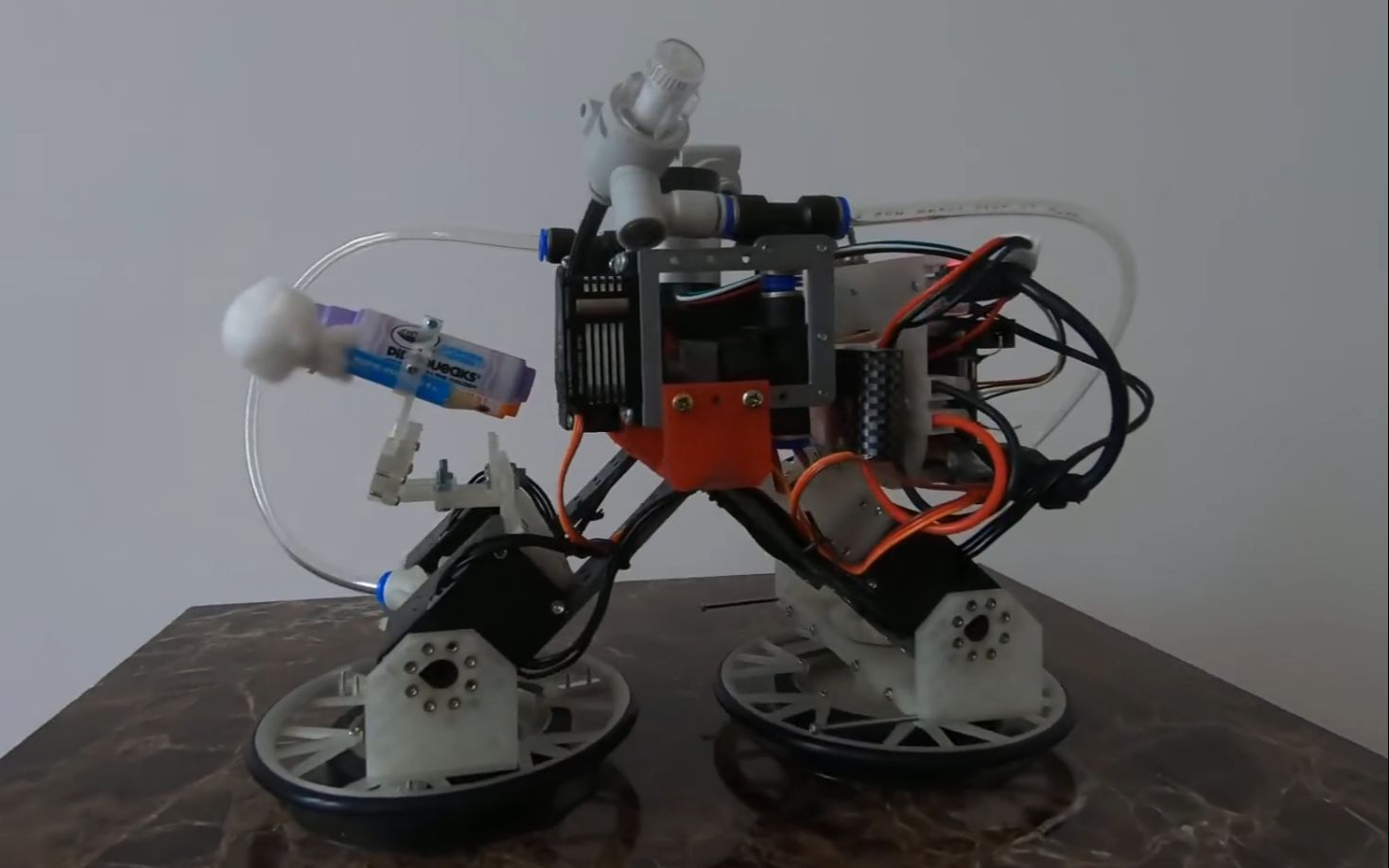 自动爬杆机器人图片