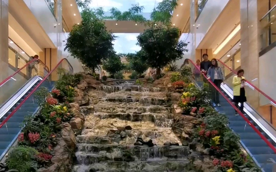 赛格国际购物中心超级室内瀑布