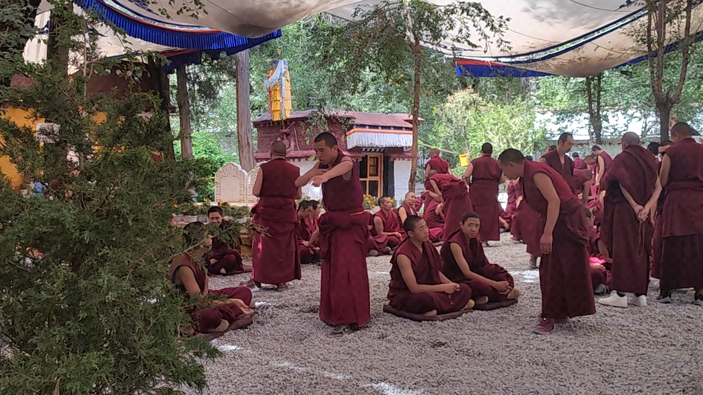 色拉寺辩经,探讨佛法,净化心灵,感受西藏风情.