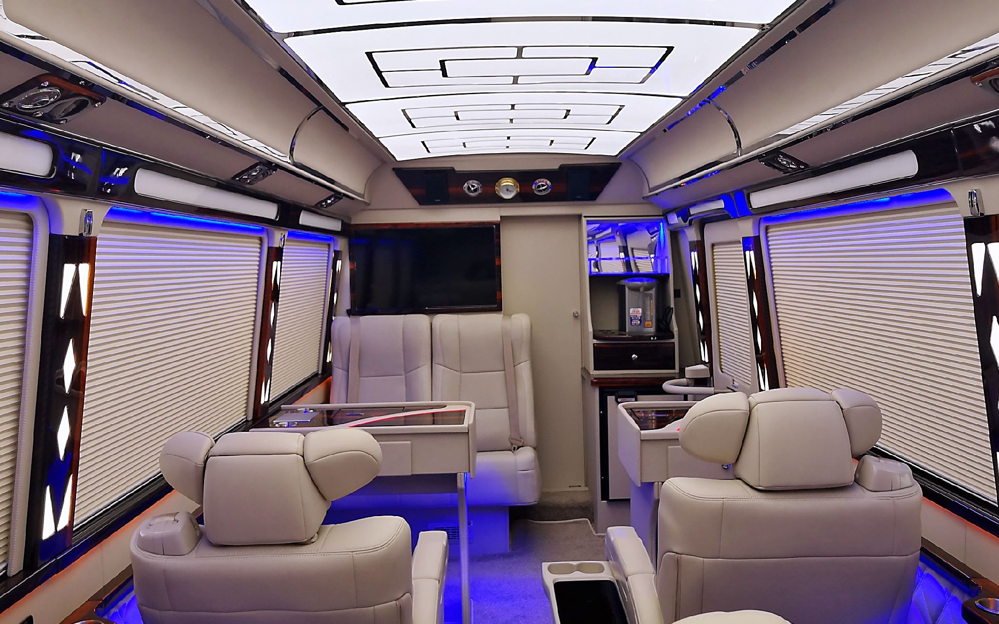 【环球商务房车】宇通t7,定制改装豪华10座中巴车还有什么考斯特?