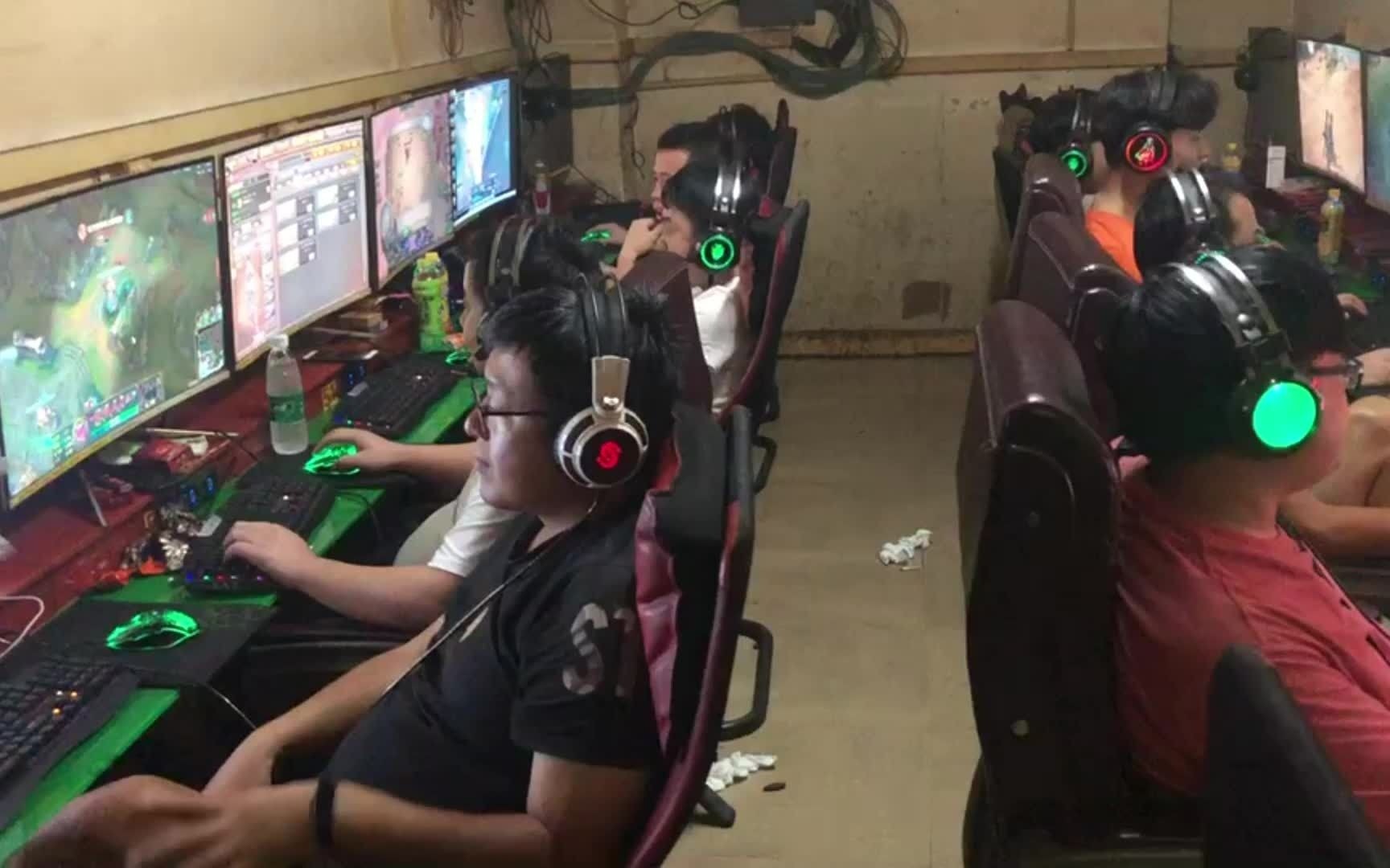 穿越火线:实拍越南网吧主流游戏仍然是cf