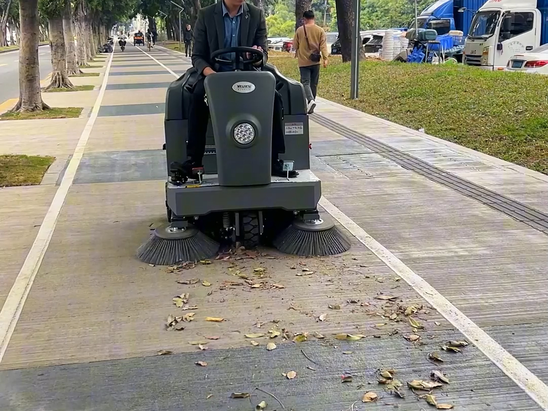 小区扫地车图片