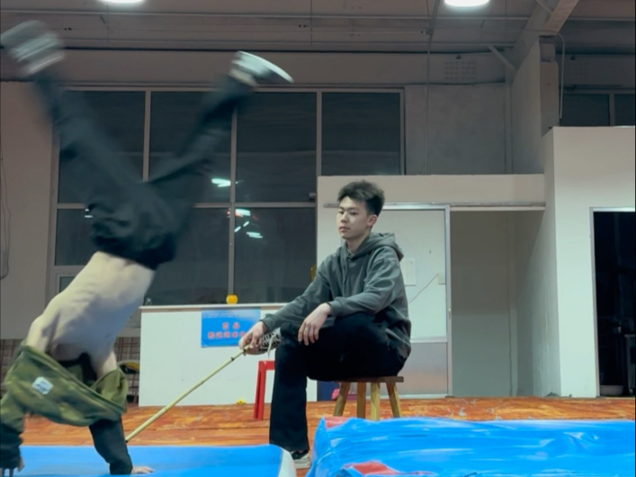 教大学生翻空翻是什么体验