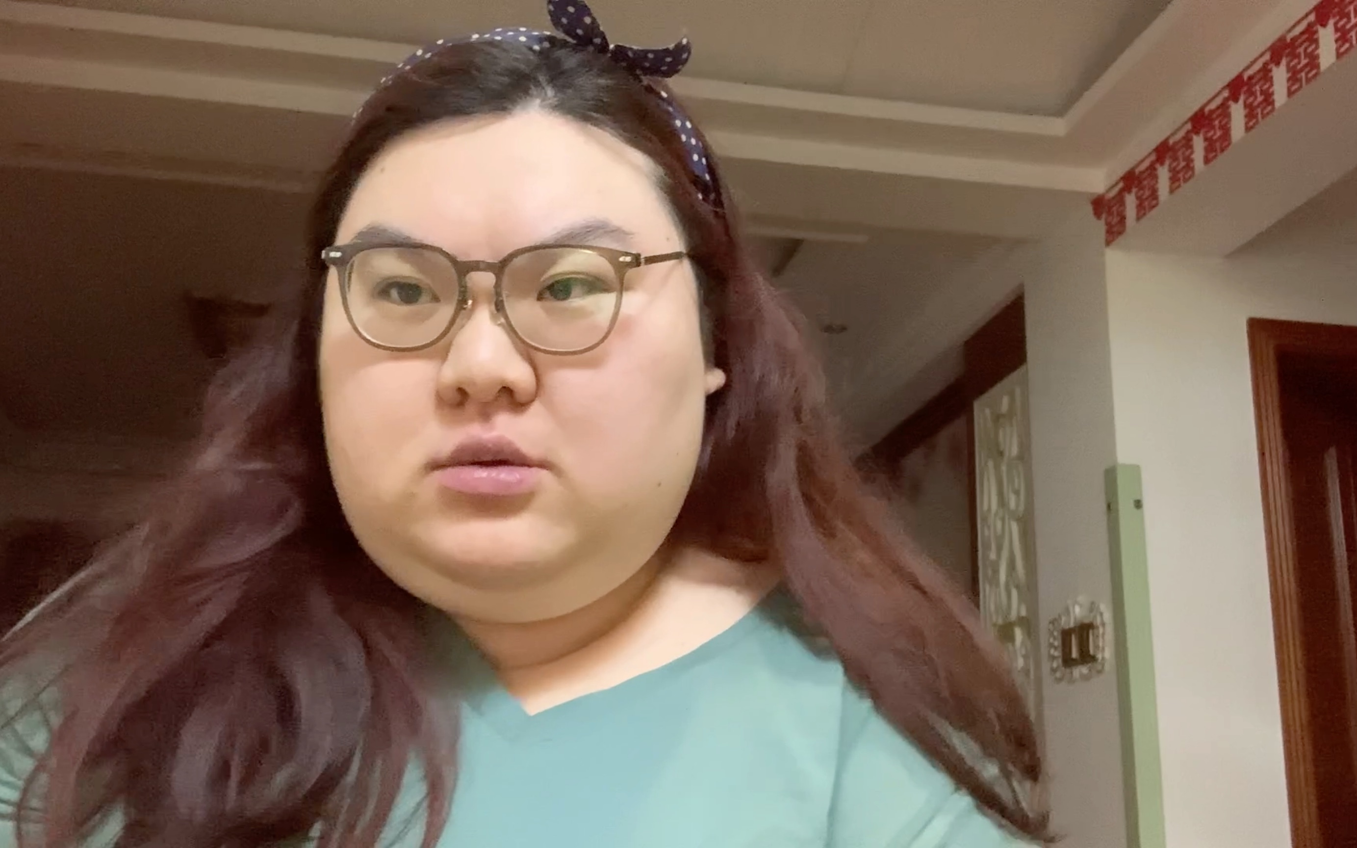 260斤胖妹为了减肥节食，早上一盒奶晚上忍不住吃饼碎碎念。 - 哔哩哔哩