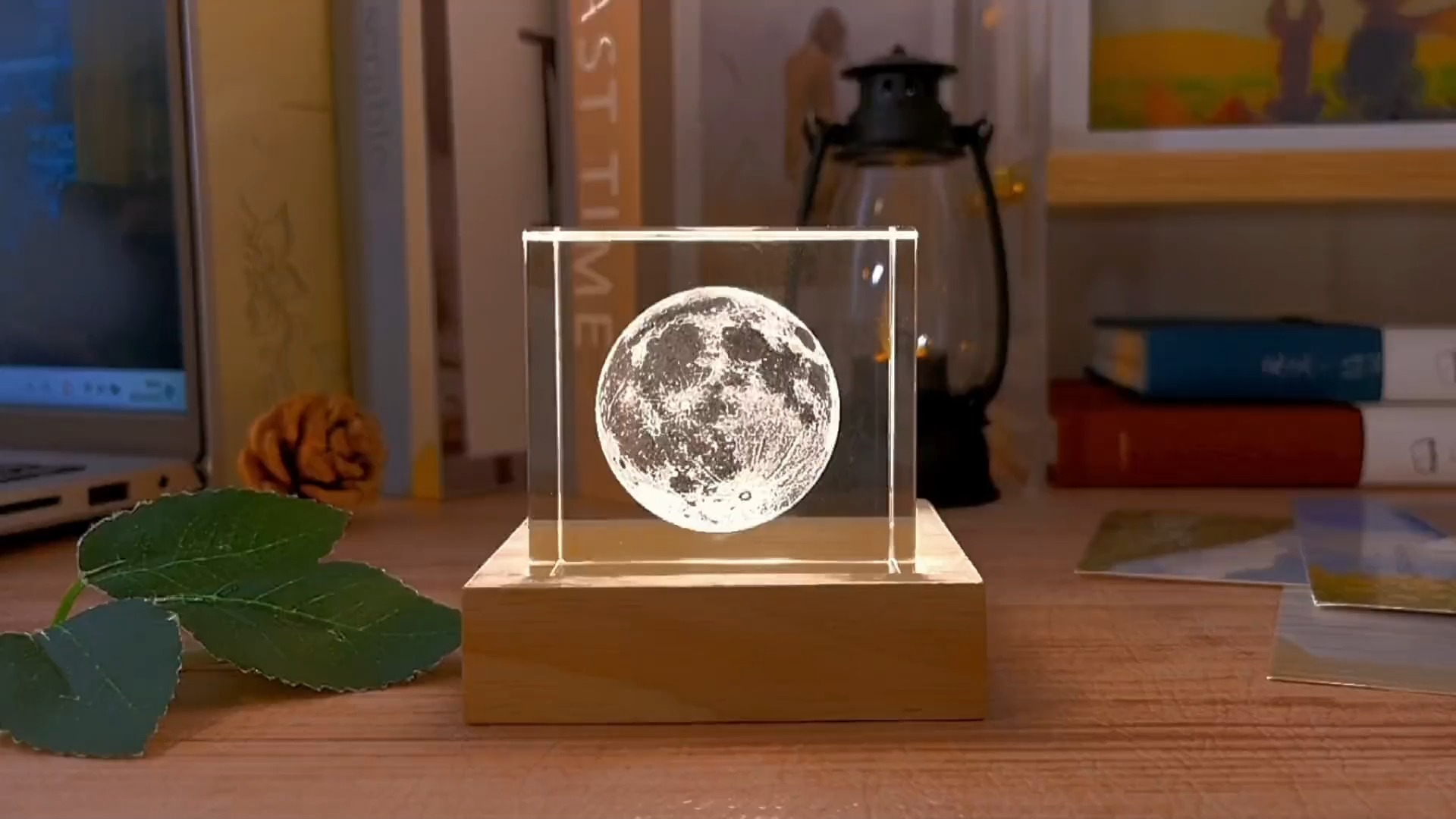 月亮水晶小夜灯太浪漫啦,很适合作为中秋节的礼物哦.