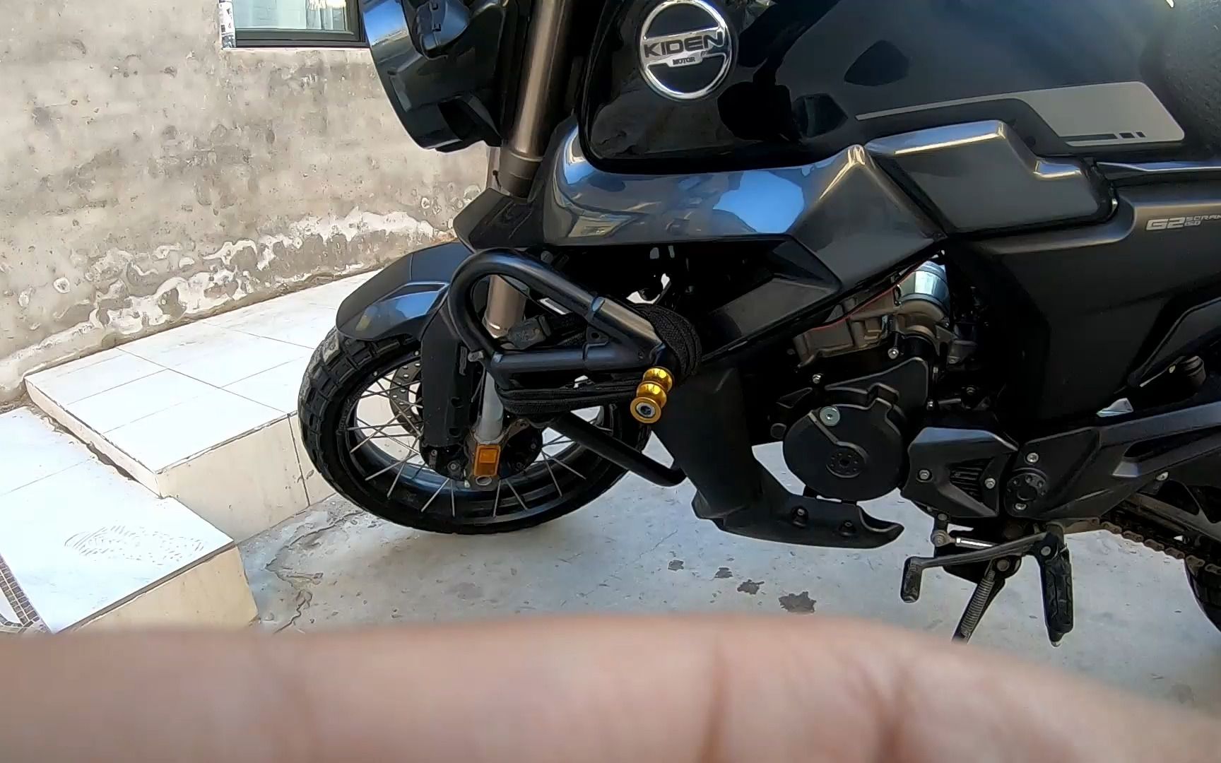 启典150g2更换防摔胶套螺丝