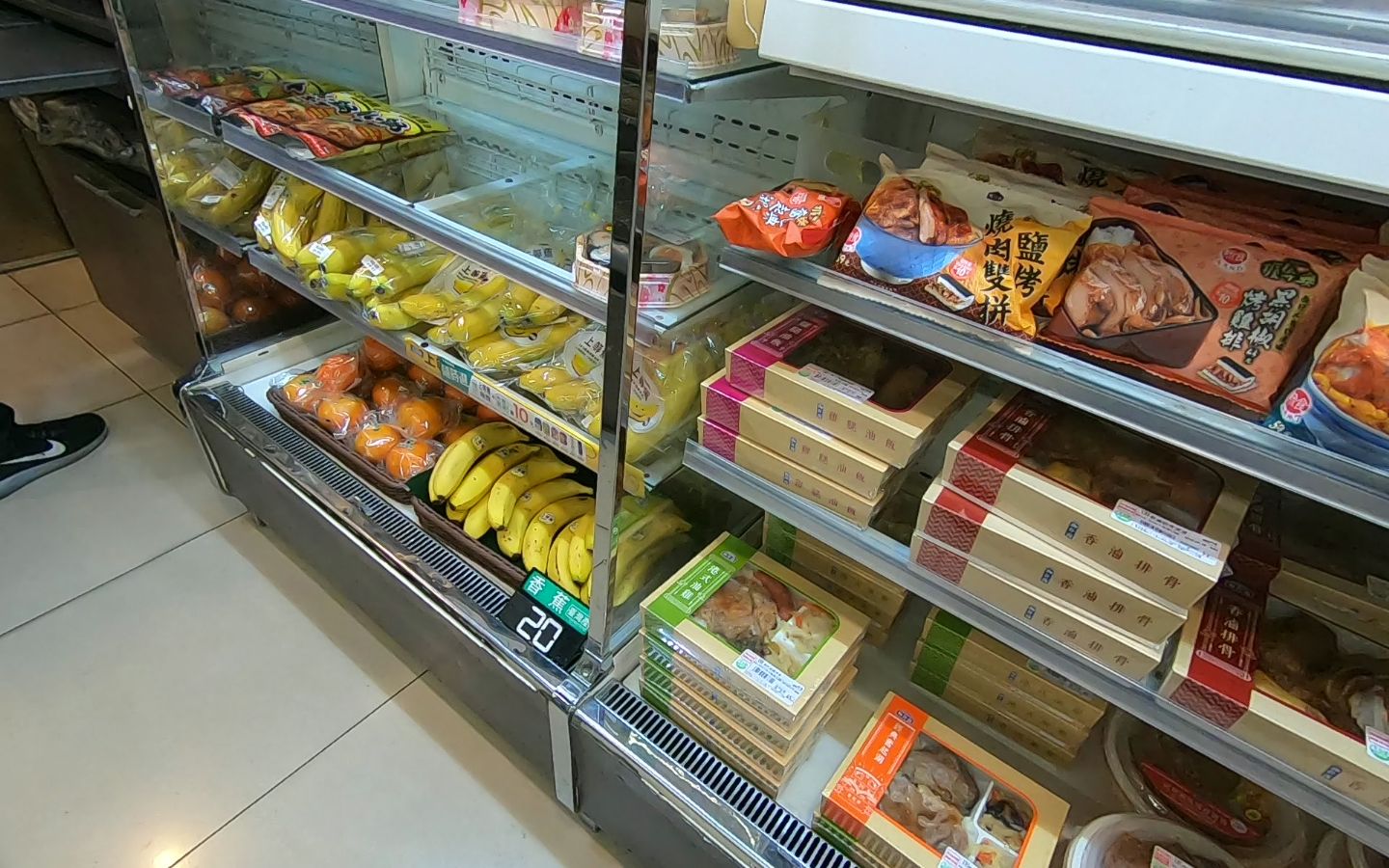 台湾 左营 捷运站 便利店 台铁便当 20190318