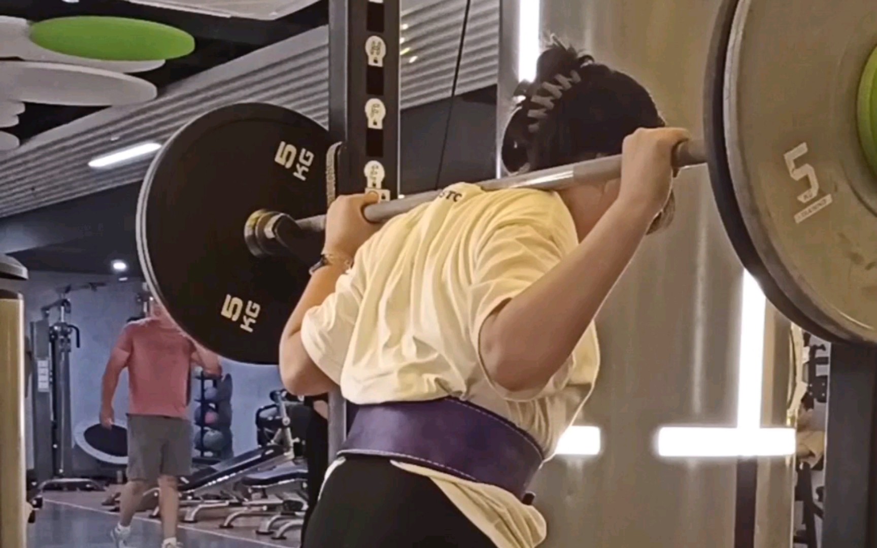 【张小花健身日记20230824】刚喝完酒的颤颤巍巍深蹲记录 女生力量举