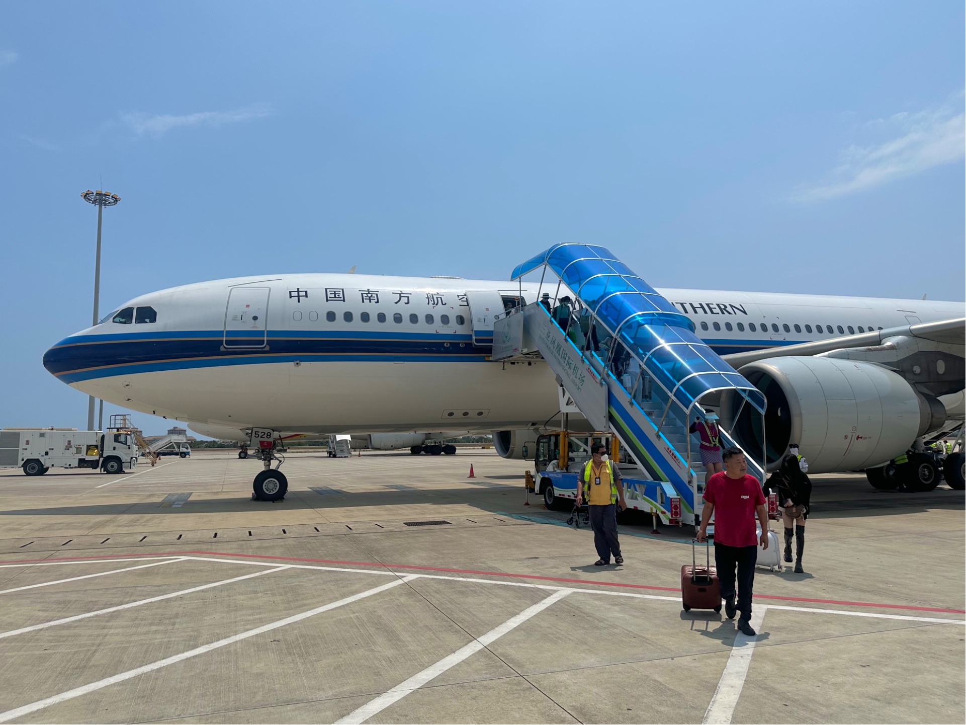 [图]南方航空CZ6700 Airbus A330-223E昆明(KMG)-三亚(SYX)航班飞行记录。