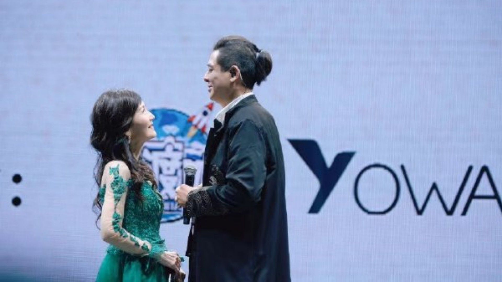 《新白娘子传奇》30周年演唱会,小青张公子合唱,现场拥抱圆梦剧粉