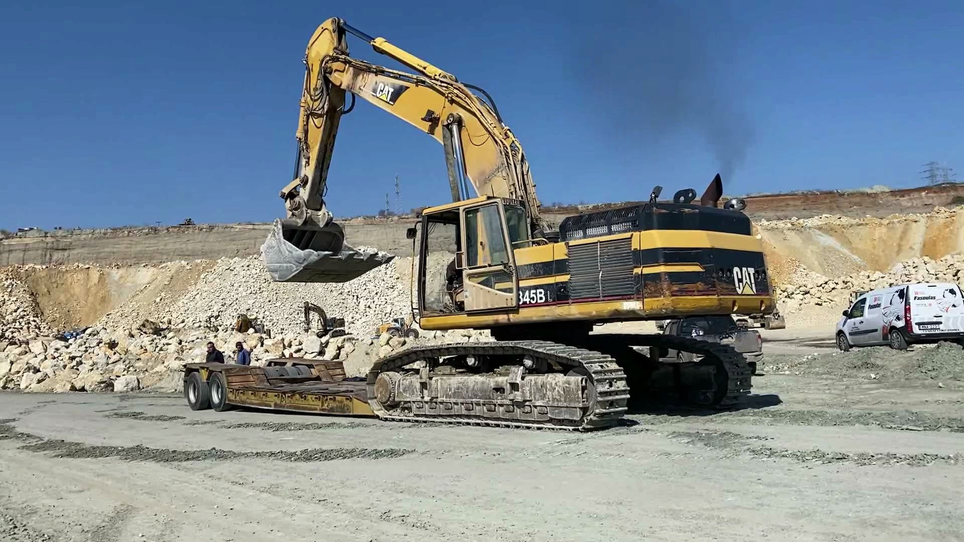卡特彼勒 345b 挖掘机 - fasoulas重型运输_哔哩哔哩 (゜-゜)つロ