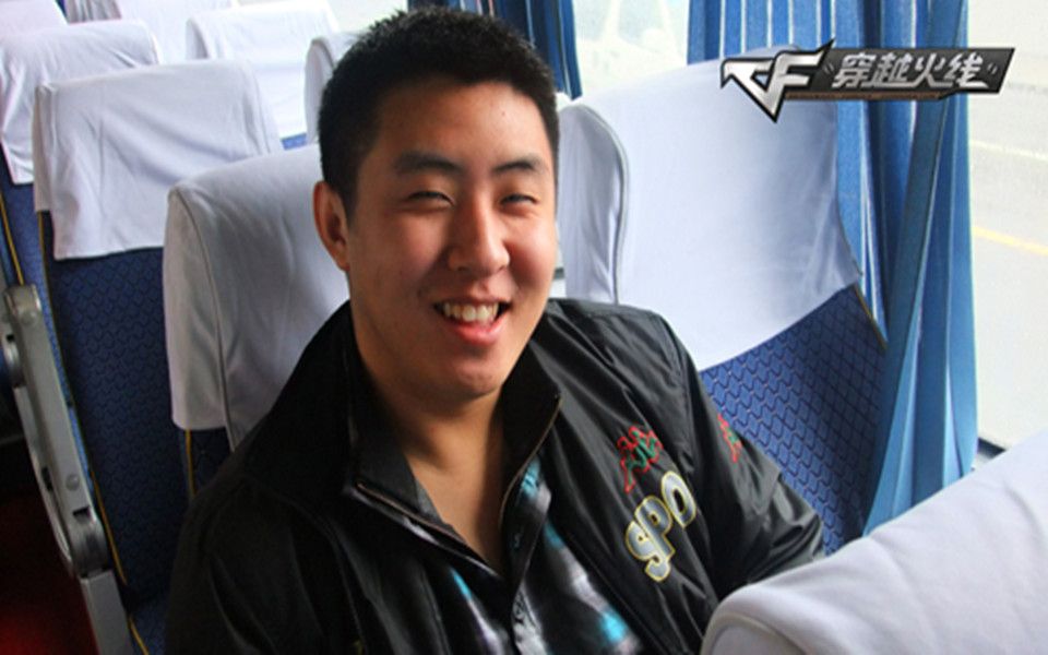 传奇狙神70kg日常带飞队友,天秀型神级操作