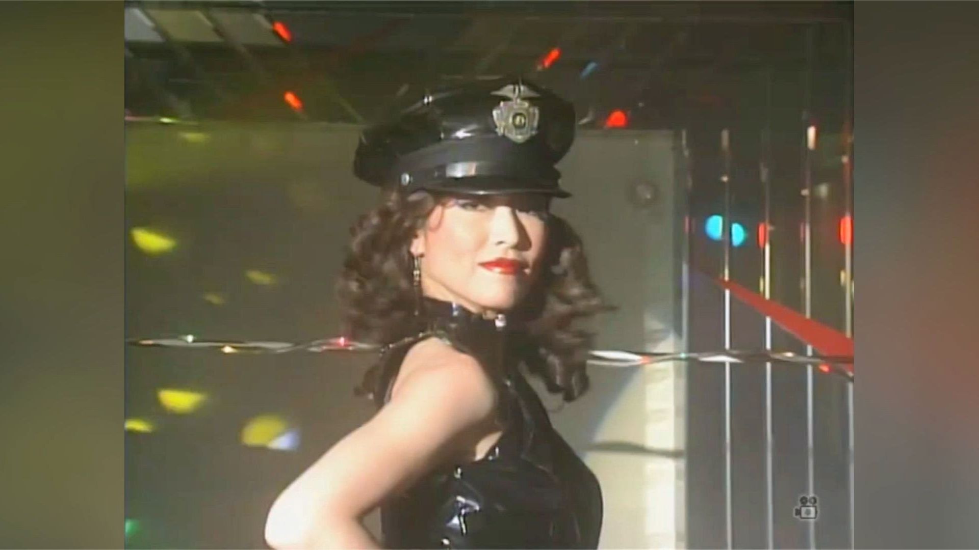 【花田英次郎事件日志】高树澪变身皮衣舞女!