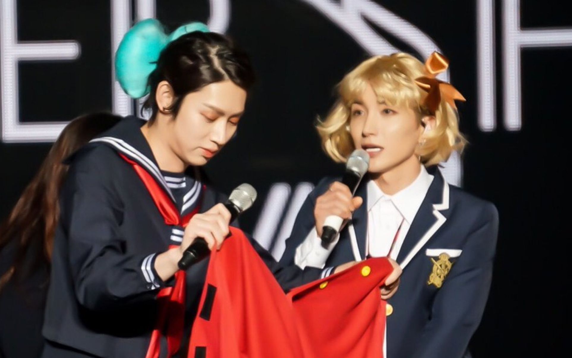 蝴蝶睡姿 金希澈x李赫宰 (舞台左側)