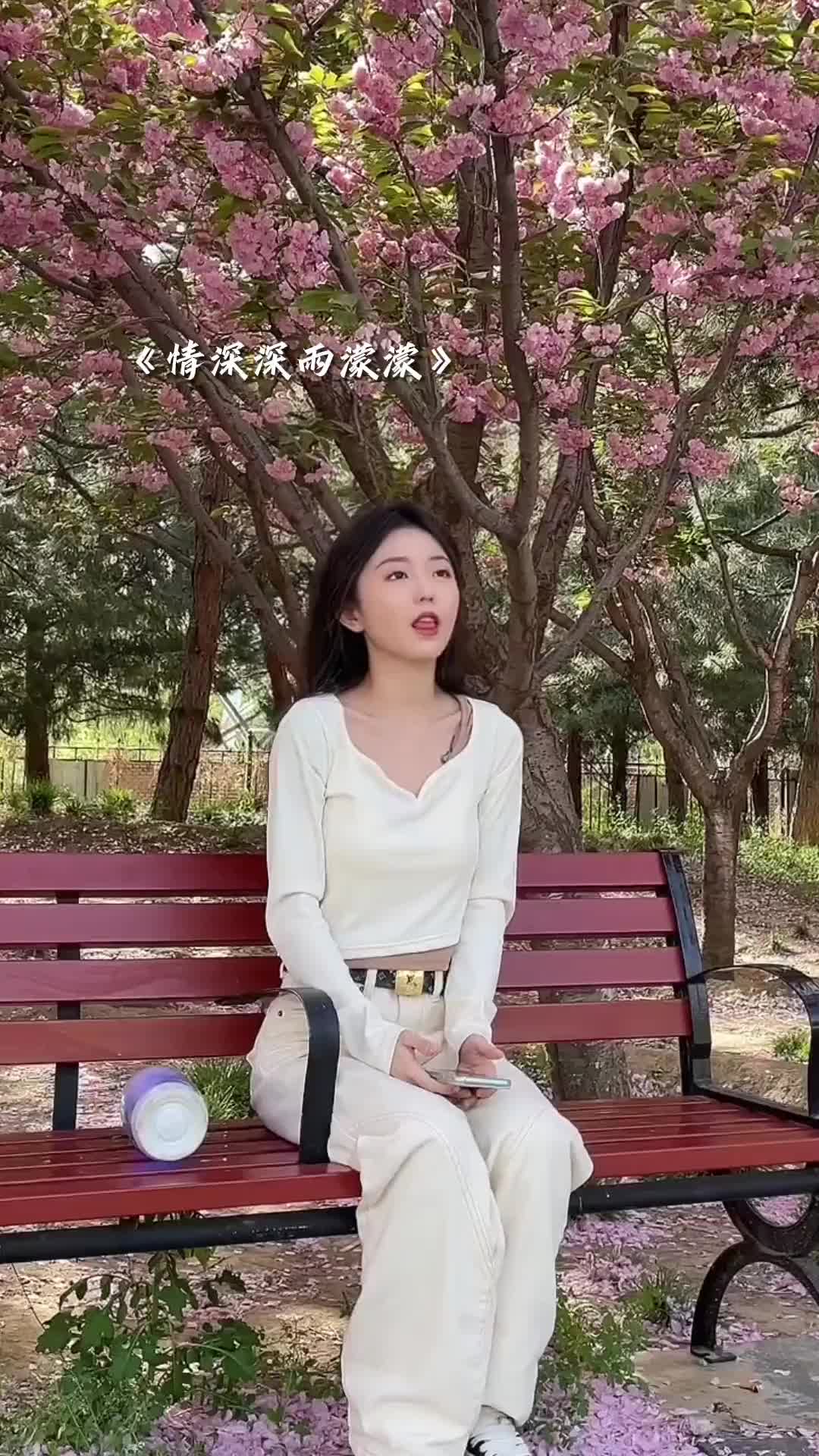 小时候看了不下十遍的电视剧情深深雨濛濛翻唱热门音乐经典老歌