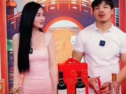 Download Video: 嘴哥不小心说漏嘴这女的很会来事，来三只羊就是为了小杨哥，下个沫沫出现了