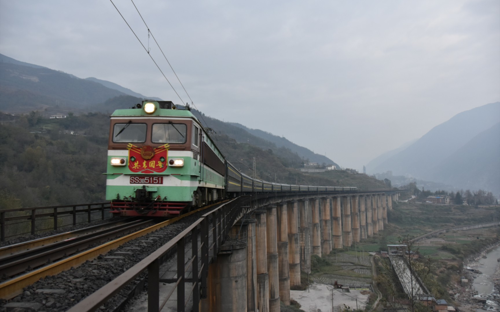 【中国铁路】成局西段ss3-5151(共青团号)牵引5619