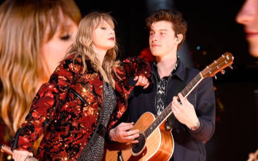 [图]【霉霉&萌德】Rep巡演合唱《There’s Nothing Holdin’ Me Back》Taylor Swift/Shawn Mendes