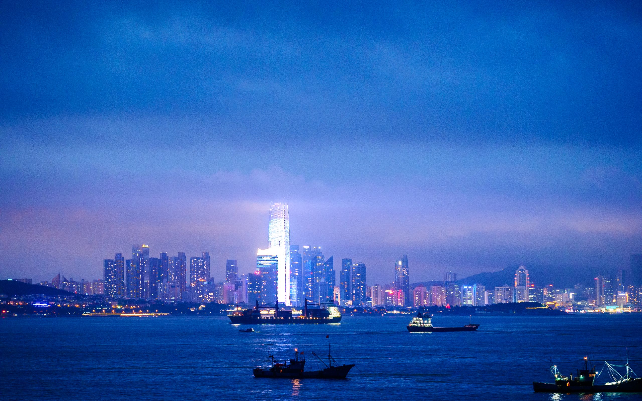 青岛海岸线城市天际线全貌