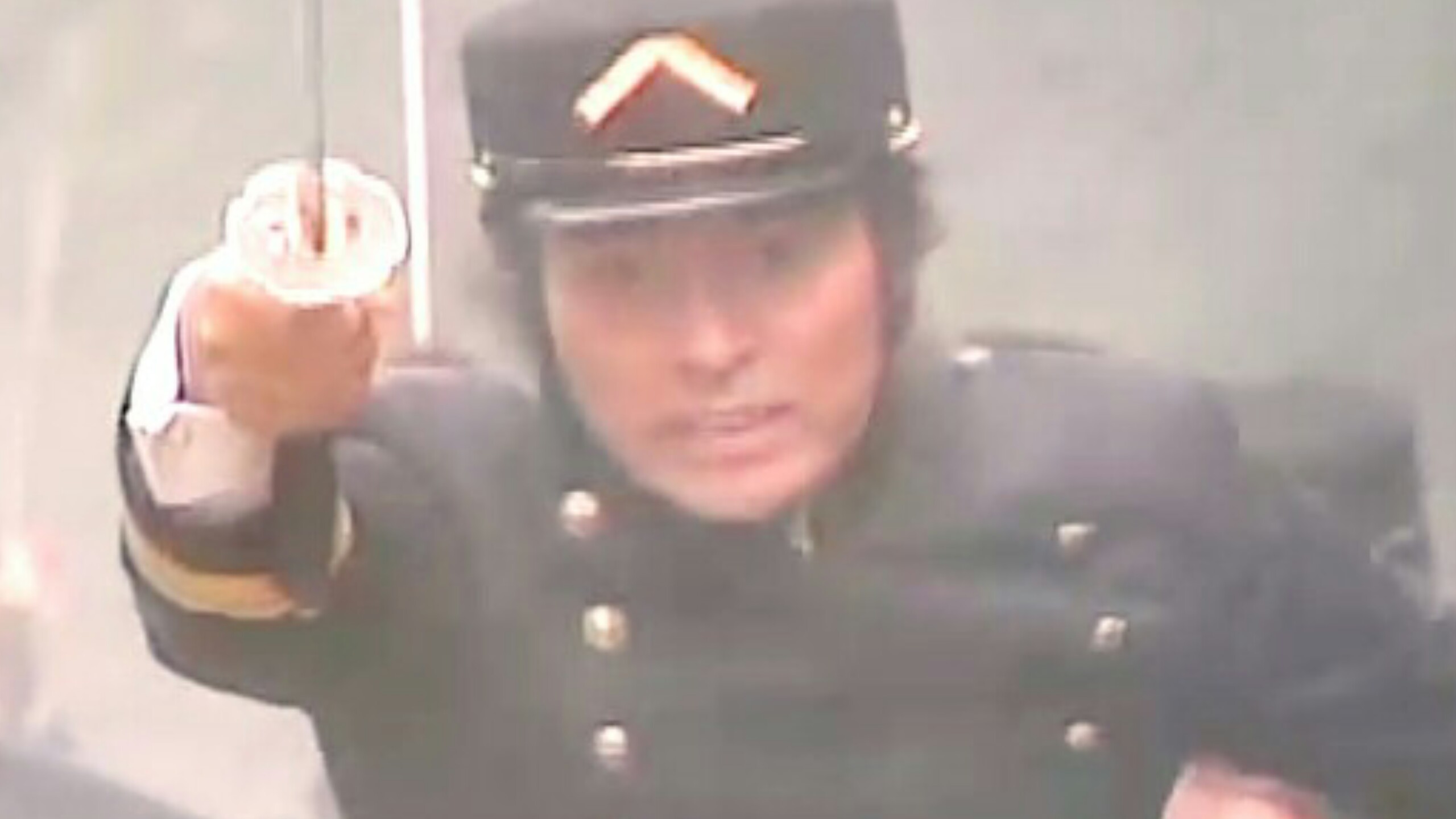 田原坂之战爆发,警视厅拔刀队登场!冷兵器硬碰硬,萨摩武士面对猝不及防的突击,被打的措手不及,苅谷嘉显见证萨摩之间的手足相残,这一刻犹如战争狂魔 ...
