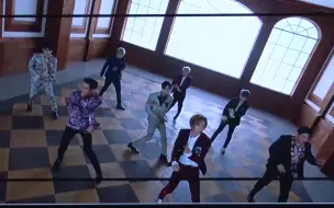 Descargar video: 【百蓝出品】Super Junior 日专主打曲 I Think I MV拍摄花絮 精效中字