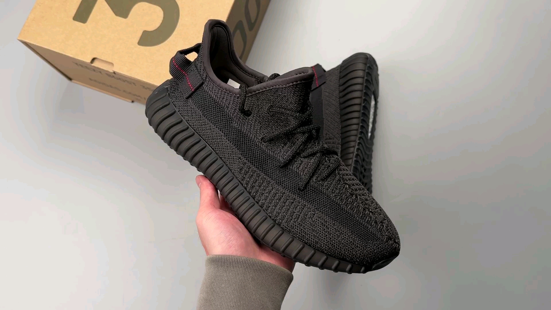 adidas yeezy boost 350v2 黑满天星