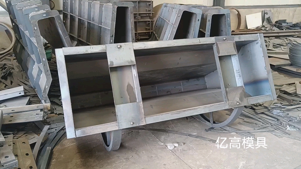 预制混凝土中央隔离带护栏模具,公路水泥隔离墩模具0.