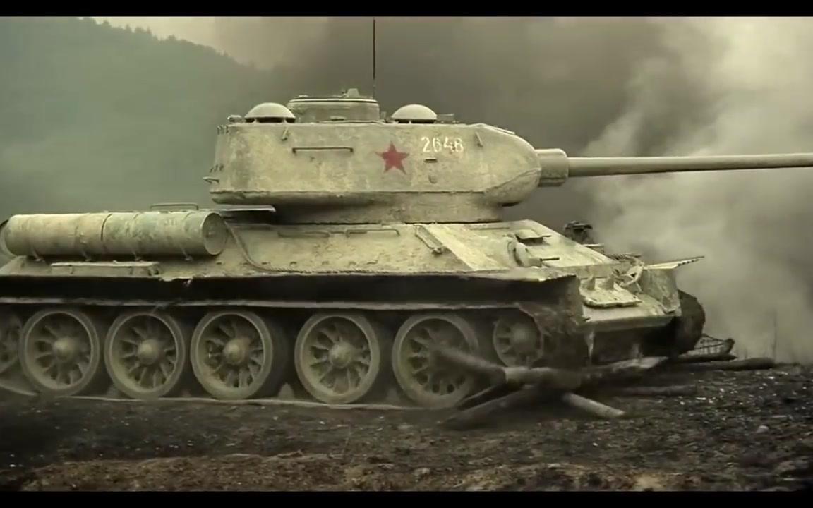 [图]二战 T-34冲向德军阵地 德军向T-34开火