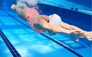 下载视频: 蛙泳一点也不比蝶泳差🏊‍♀️沉浸式波蛙真的太美啦！