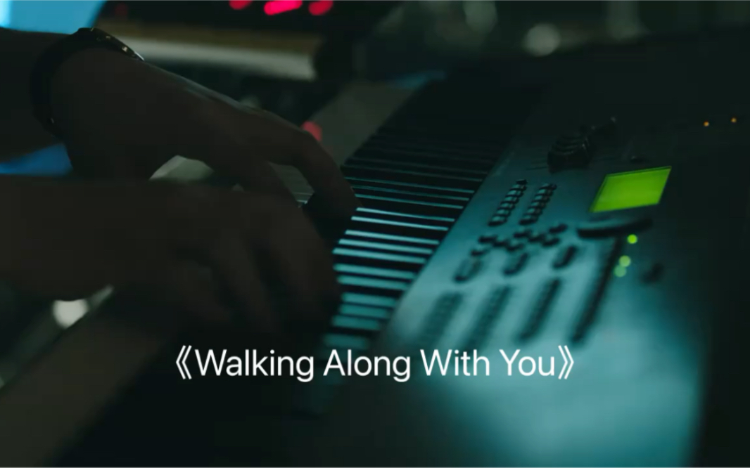 [图]金钟国《Walking Along With You》MV