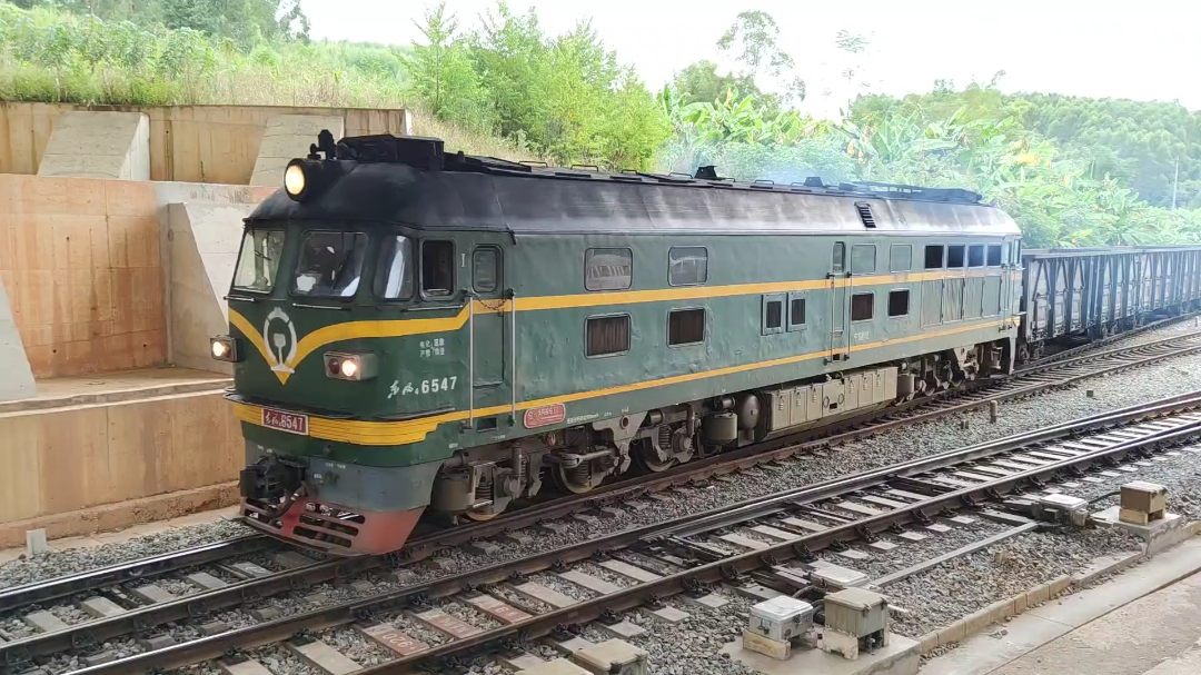 中国铁路##东风4b型内燃机车#新手机