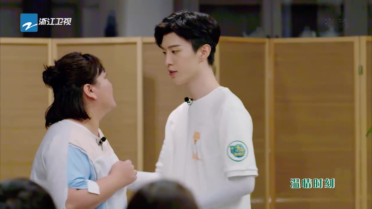 《青春环游记2》贾玲范丞丞对视哭了 范丞丞不舍眼神戳人心