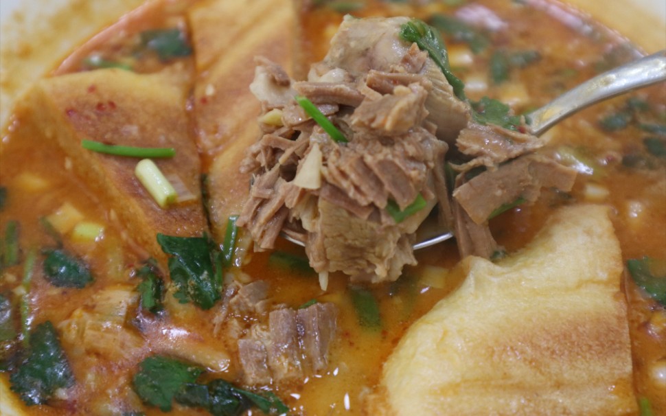 让我"嗯～"个不停的糊汤羊肉泡饼.