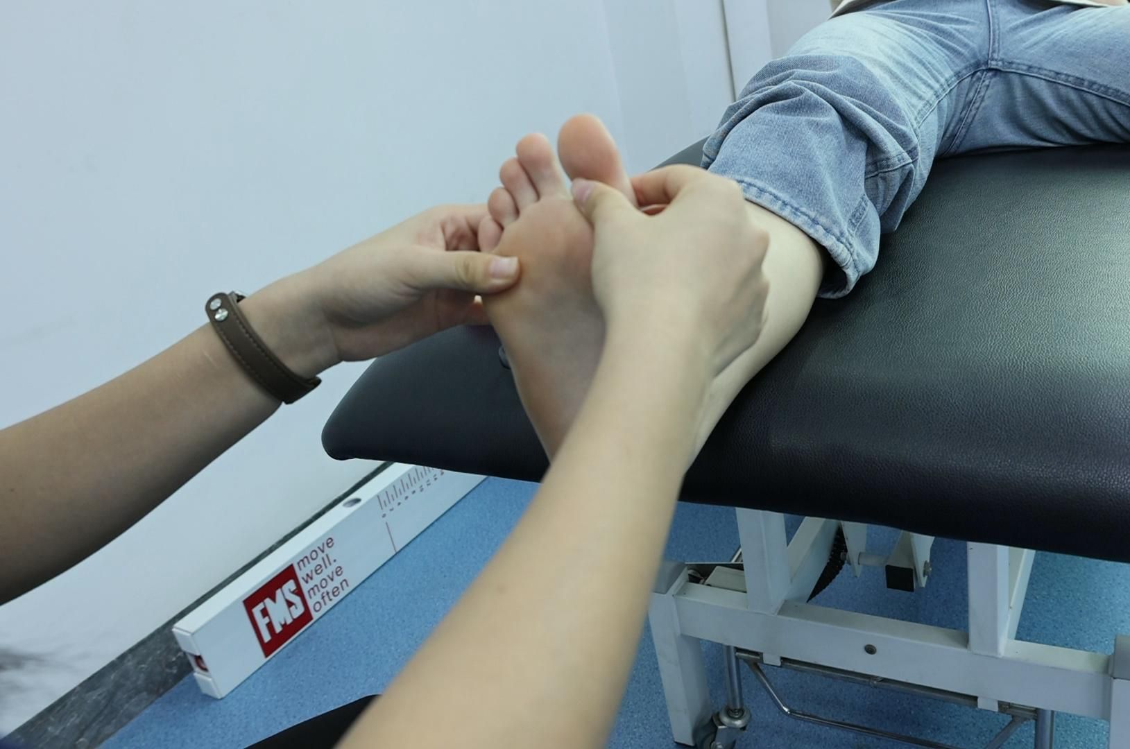 足底筋膜炎肌贴应用(无声版)