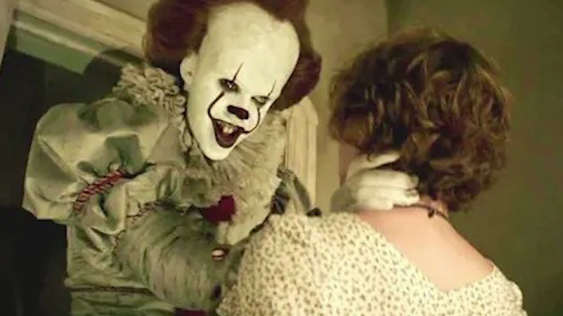 小丑吃掉了镇子里的小孩最终被几个小孩子打败了