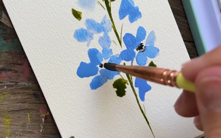 【水彩作画】如何为初学者绘制简单的水彩画飞燕草花