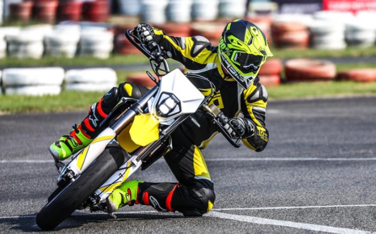 全新暴蜂——abs公路版,街头,山路,赛道,驾控自如!