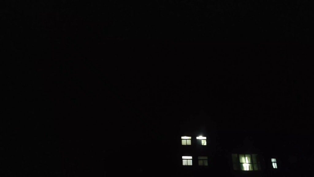 狂风骤起,电闪雷鸣,风雨交加739715