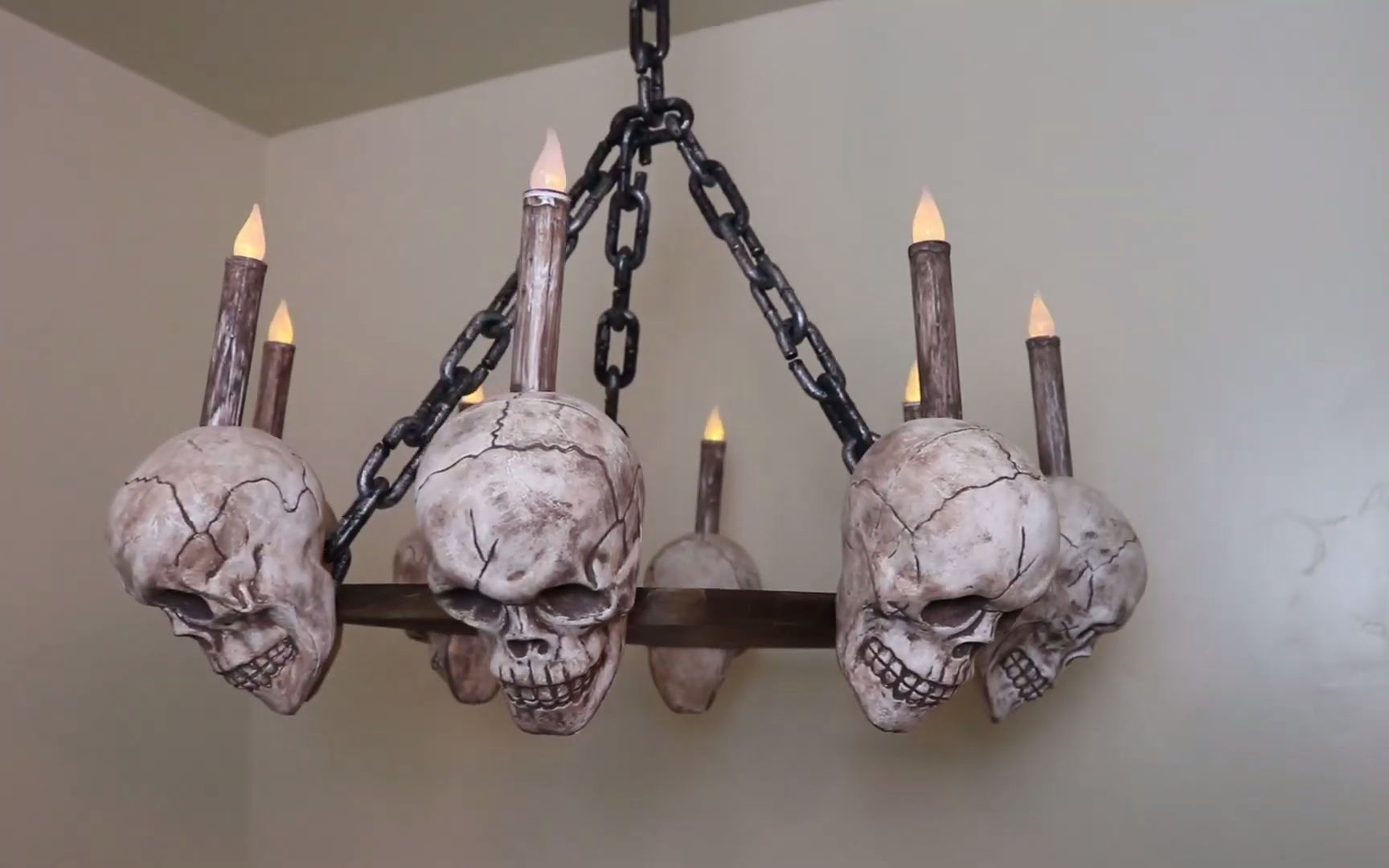 手工制作新的diy万圣节装饰吓人的骷髅头吊灯