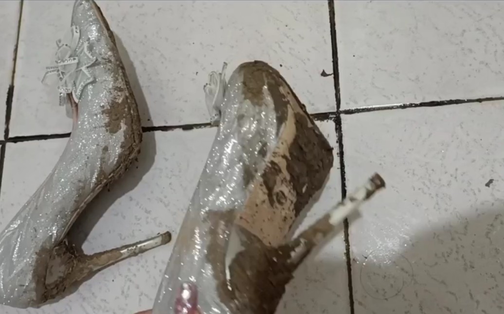 家人们,高跟鞋脏死了这可咋办啊?谁帮我保养一下