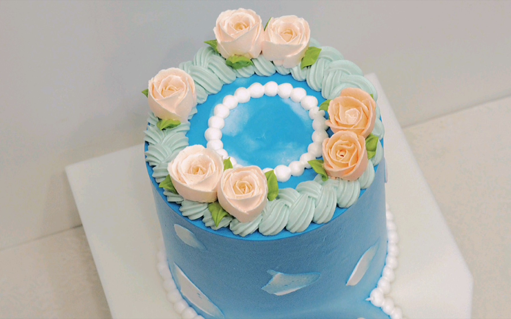 ins风小清新渐变玫瑰花环蛋糕:舒适色调搭配独特造型,颜值超棒!