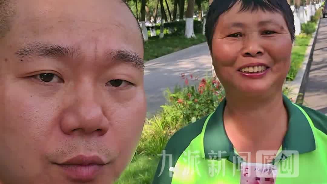 烤鱼店老板找环卫工人宣传一句话100元 ：给达人不如给环卫工，这钱花得心甘情愿