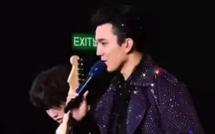 Download Video: 【迪玛希dimash 】演唱会上的兄弟俩