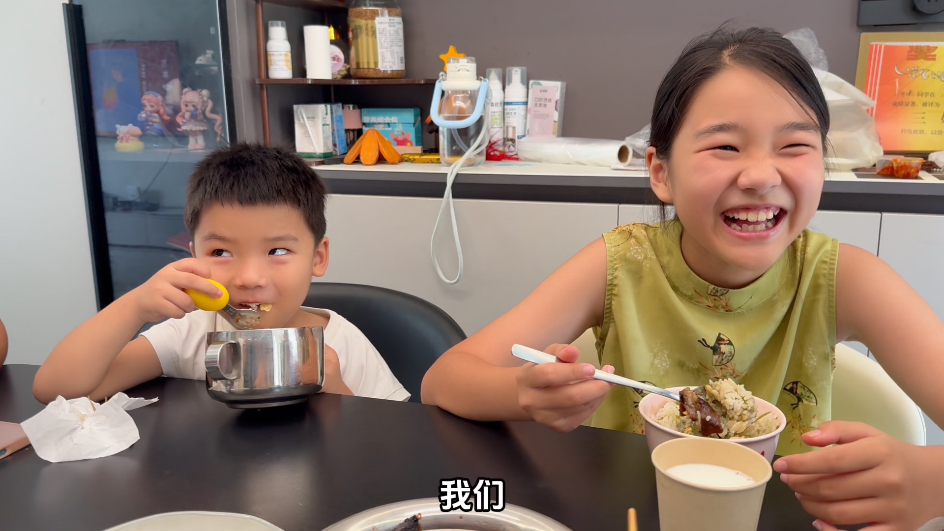 香喷喷的猪脚饭海报