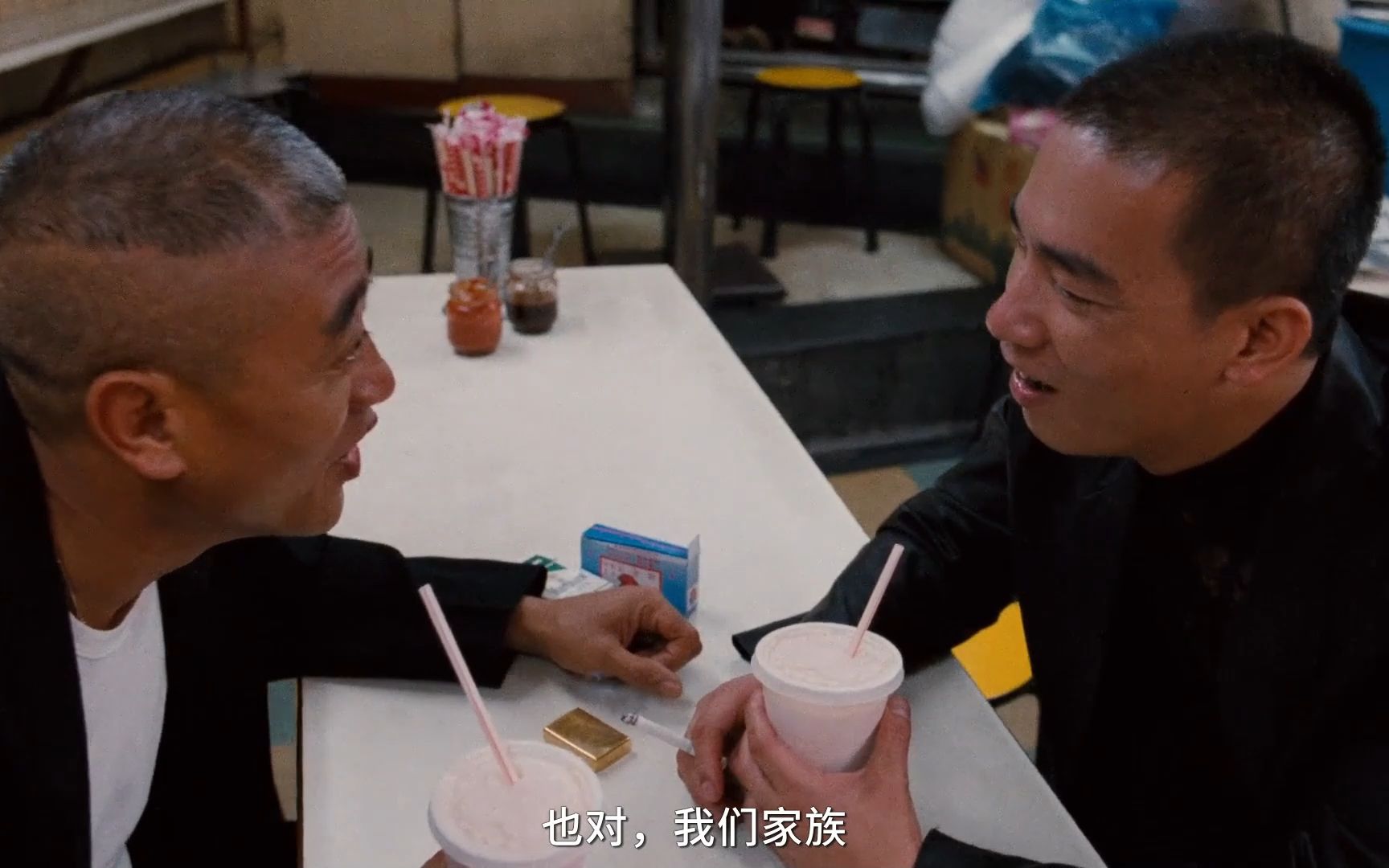 老电影系列:(古惑仔2)山鸡(陈小春)和表哥的风骚聊天,laose批家族的
