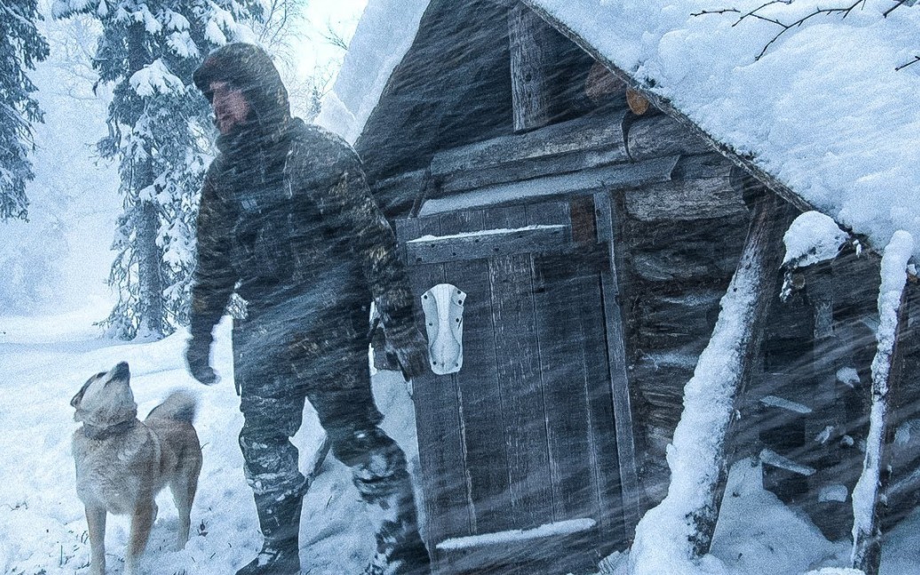 [图]和我的狗一起在暴风雪中生活两天，围着火炉吃着牛肉，太惬意了